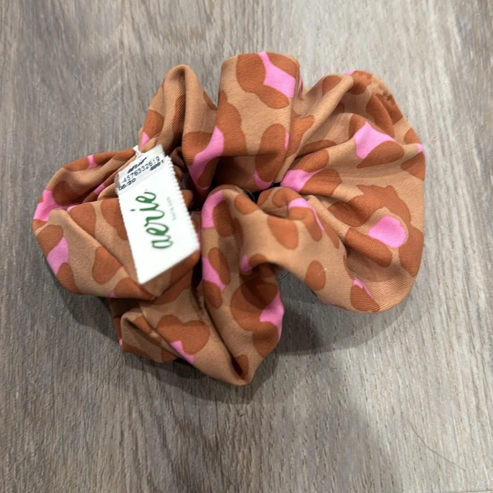 7 scrunchies - Aerie, Full Tilt, Ivory Ella‎